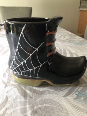 Yankee Candle Witch Boot Candle Holder - 6” Tall